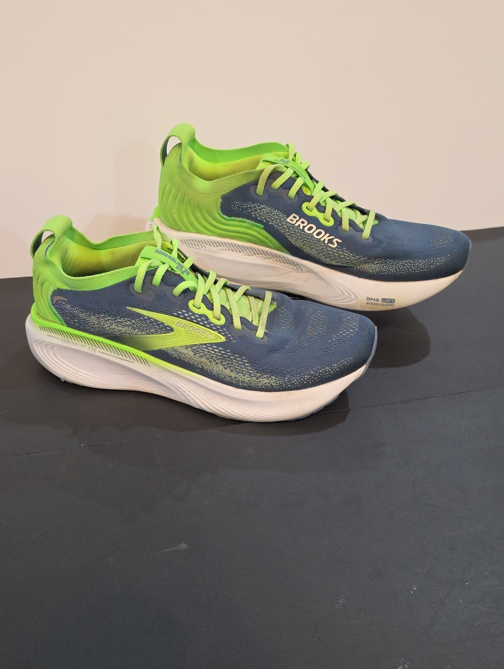 Brooks Adrenaline 25 GTS Women's Shoes Blue Neon Green Size 12.5 D Wide